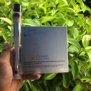 It cosmetics vitality disc + brush 👯‍♀️💃